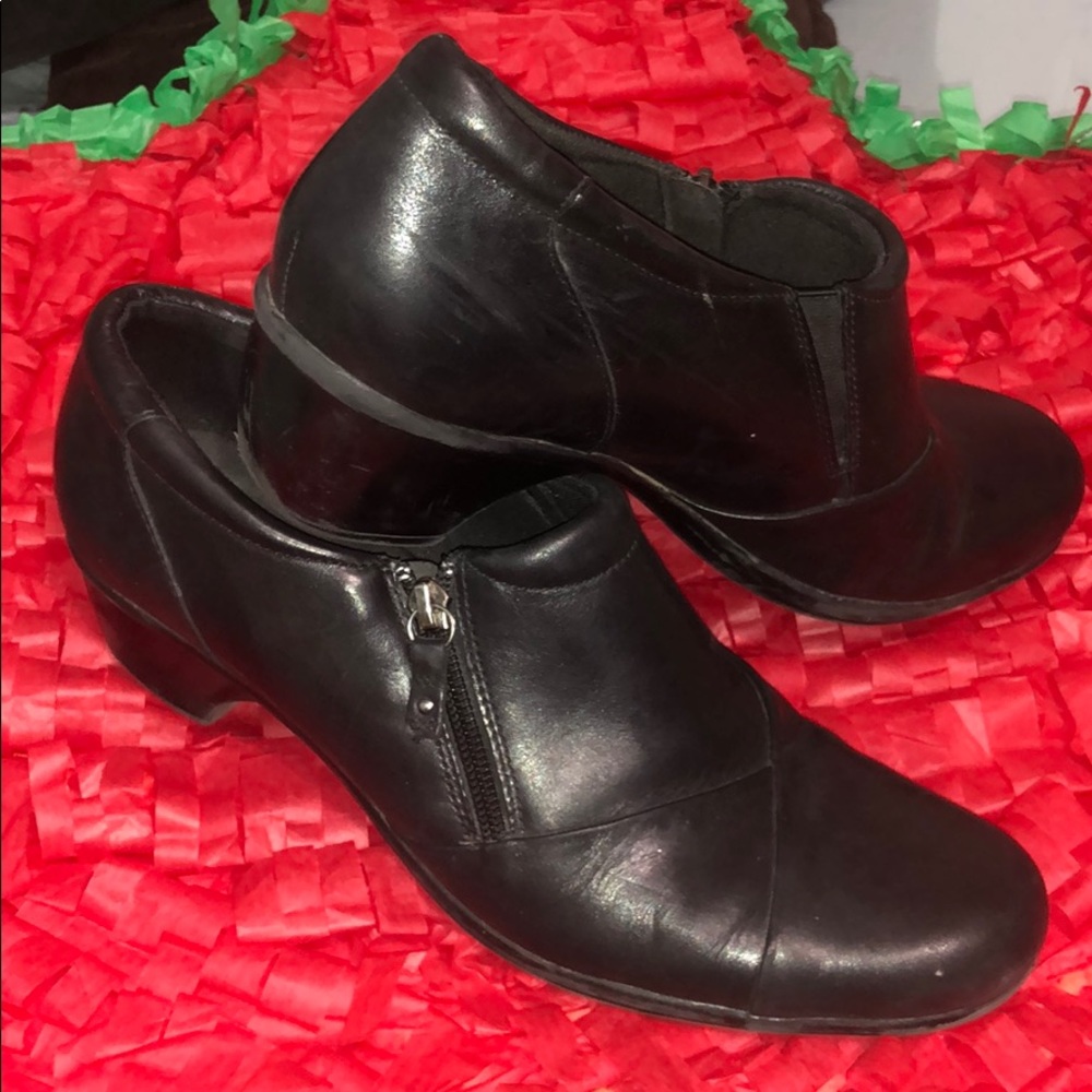 Clarks Shoes Size 11/41